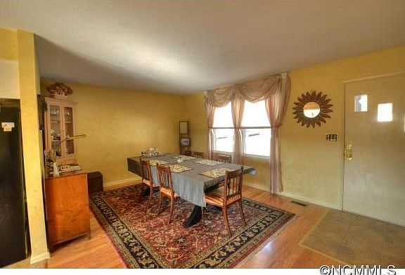 5th image of 406 Whispering Hills Dr