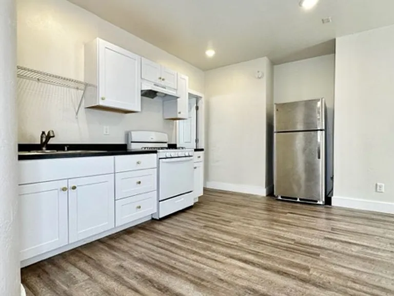 715 Pine St — Photo 5