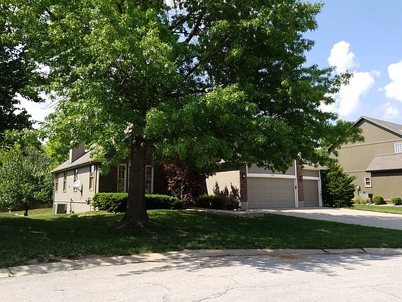 2nd image of 1821 SW Pinecreek Ct
