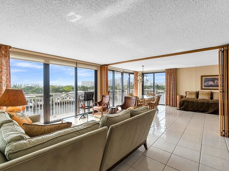 3100 NE 48th St #514 — Photo 3