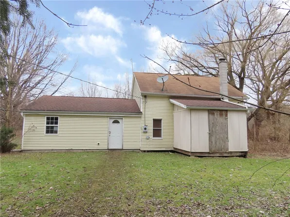 5768 Ridge Chapel Rd, Williamson, NY 14589