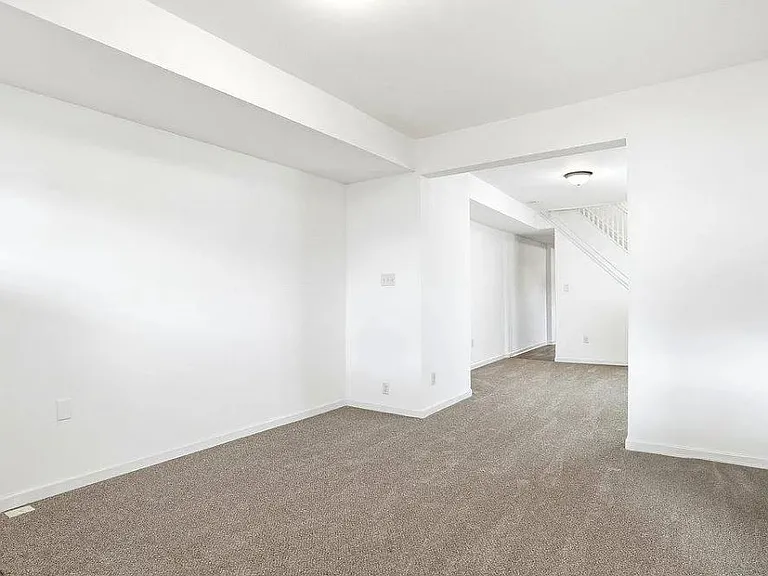 728 N Queen St — Photo 5