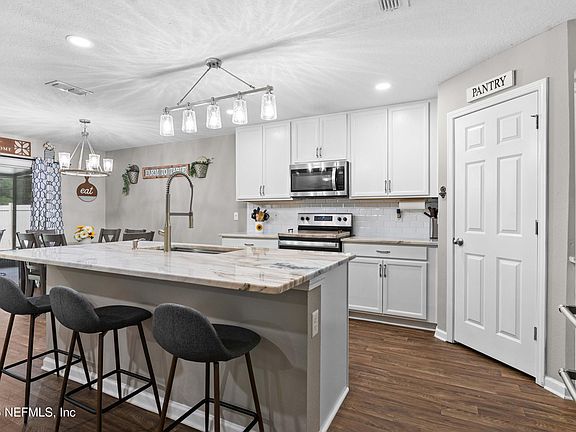 3rd image of 12390 CHERRY BLUFF Drive
