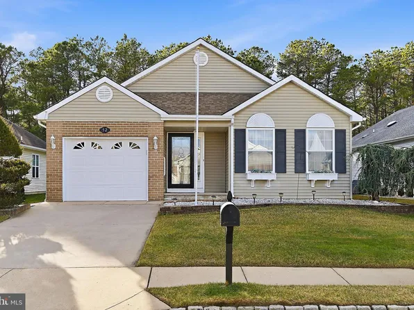 52 Canterbury Ln, Toms River, NJ 08757