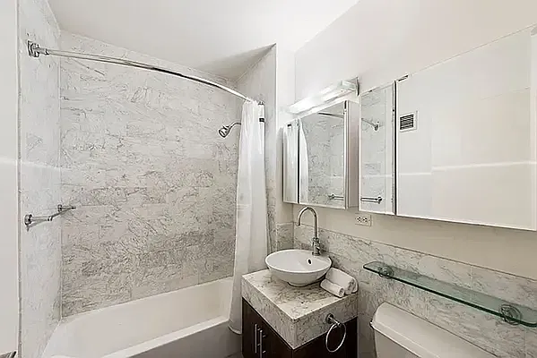 Bathroom, photo 2