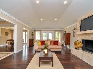 107 Whispering Oaks Dr, Seabrook, TX 77586