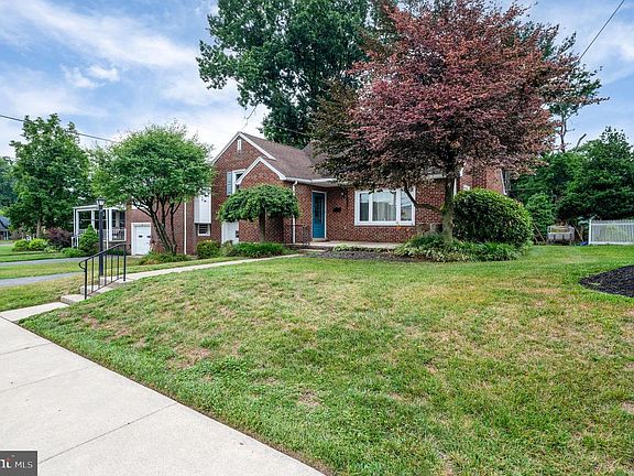 3rd image of 118 Emerald Ave