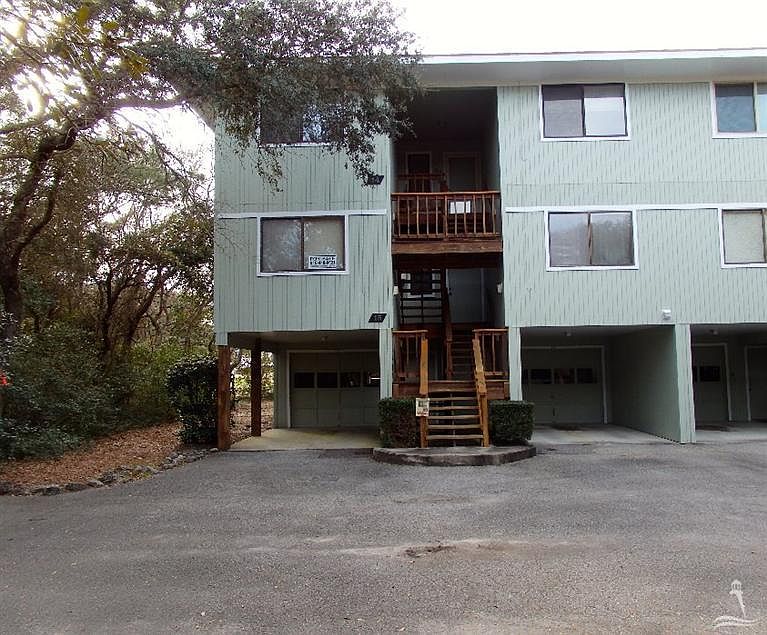 1st image of 13 Pinehurst Dr