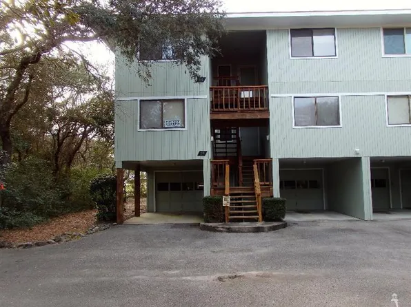 13 Pinehurst Dr, Oak Island, NC 28465