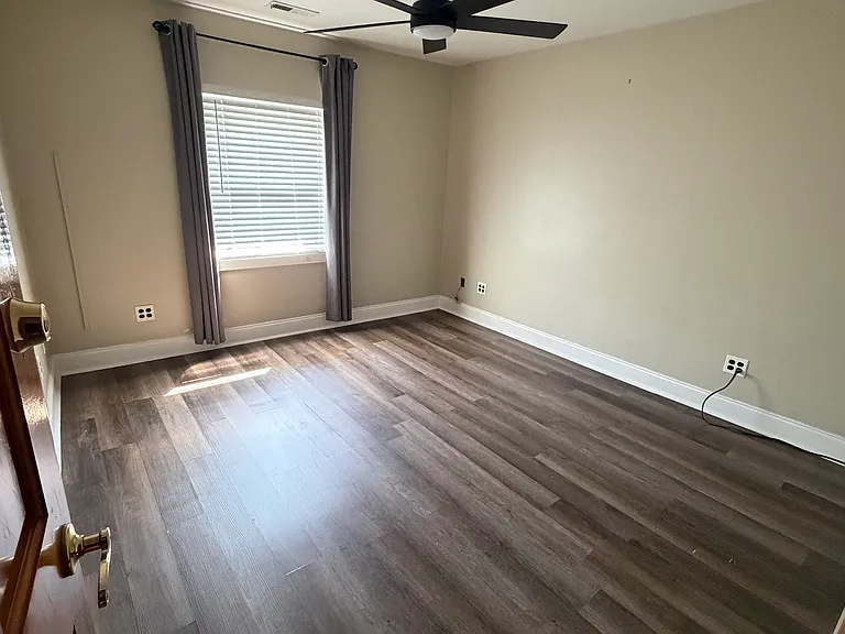 534 Ridgeway St #B — Photo 6