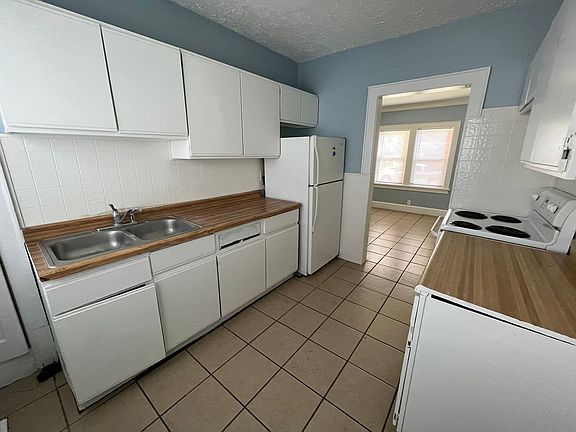 4th image of 1426-1428 12th Ave