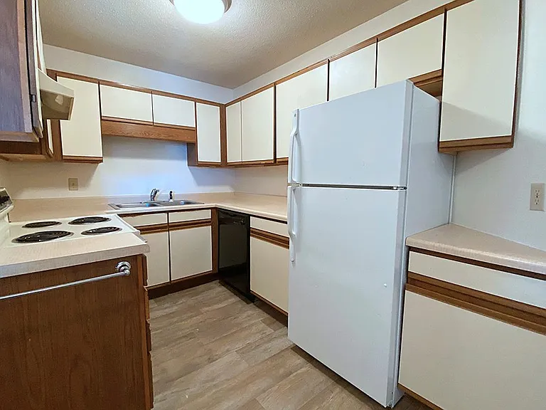 9741 Grand Ave S — Photo 35