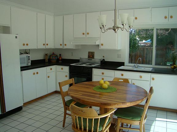 3rd image of 320 Beechvale Ct
