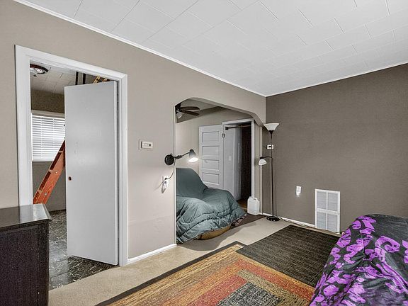 4th image of 1216 5th St SE