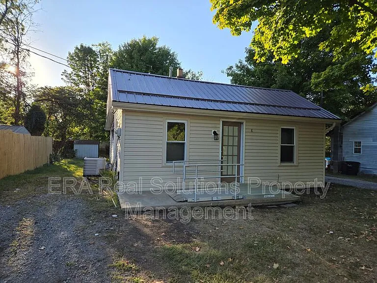 8 Highland Ave — Photo 1