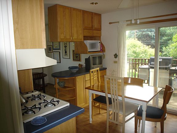 Large Eat-in Kitchen