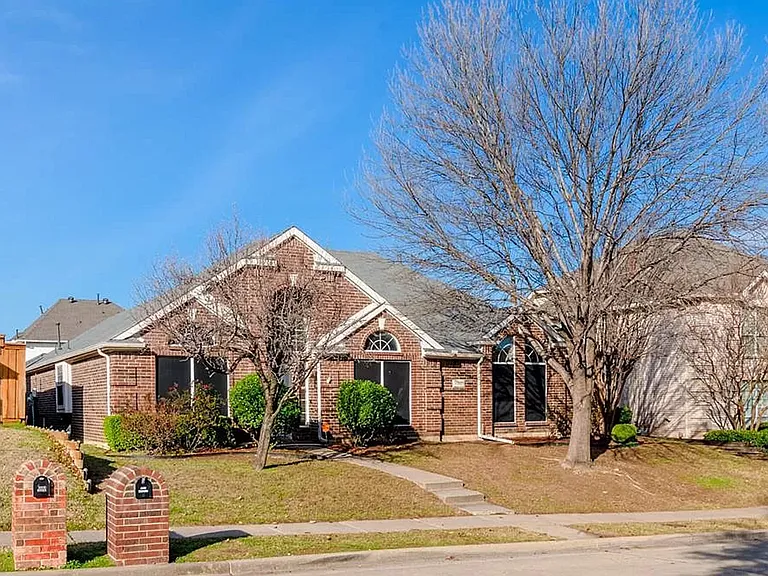 4217 Oak Grove Dr — Photo 3