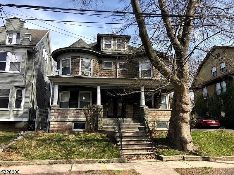 43 Mapes Ave #2L