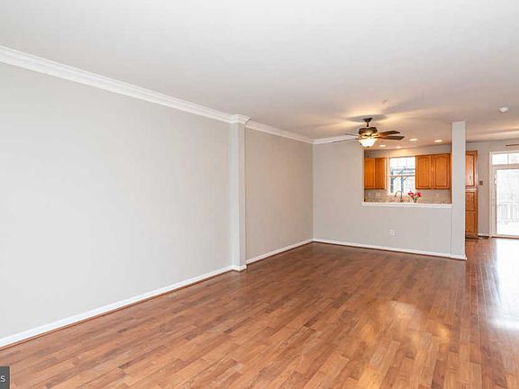 5th image of 438 Amelanchier Ct