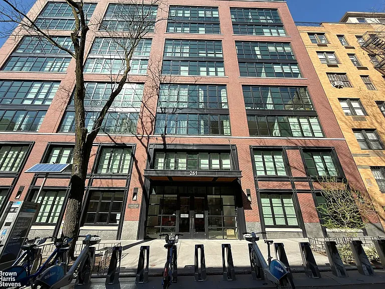 261 W 25th St #4E — Photo 9