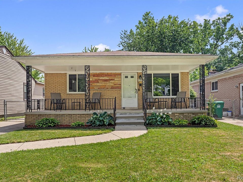 1st image of 29599 Balmoral St