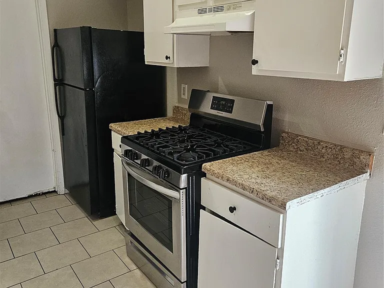 10111 Wild Hollow Ln — Photo 2