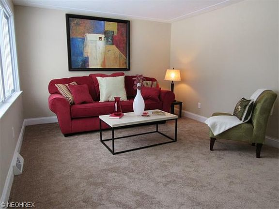2nd image of 4880 Greenwood Dr