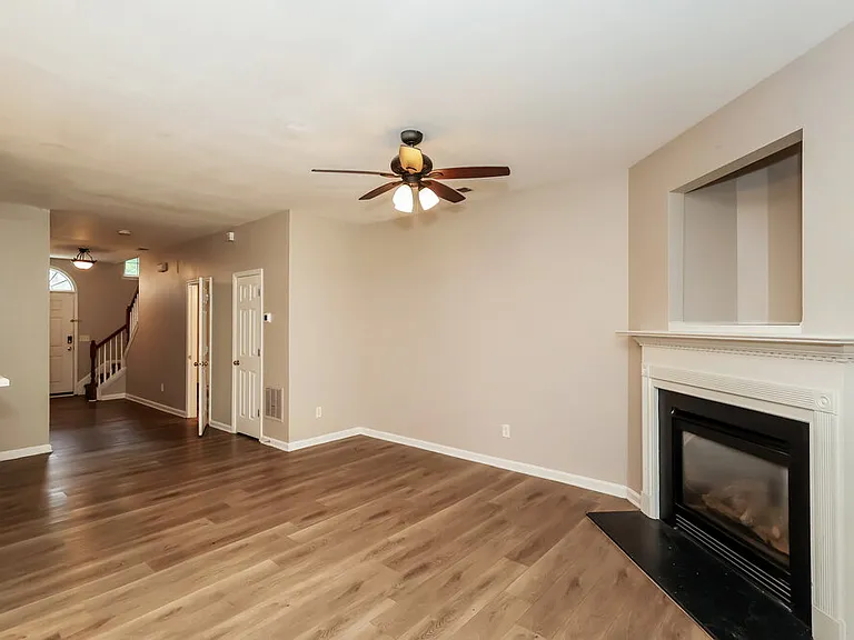 713 Celeste Ln SW — Photo 6