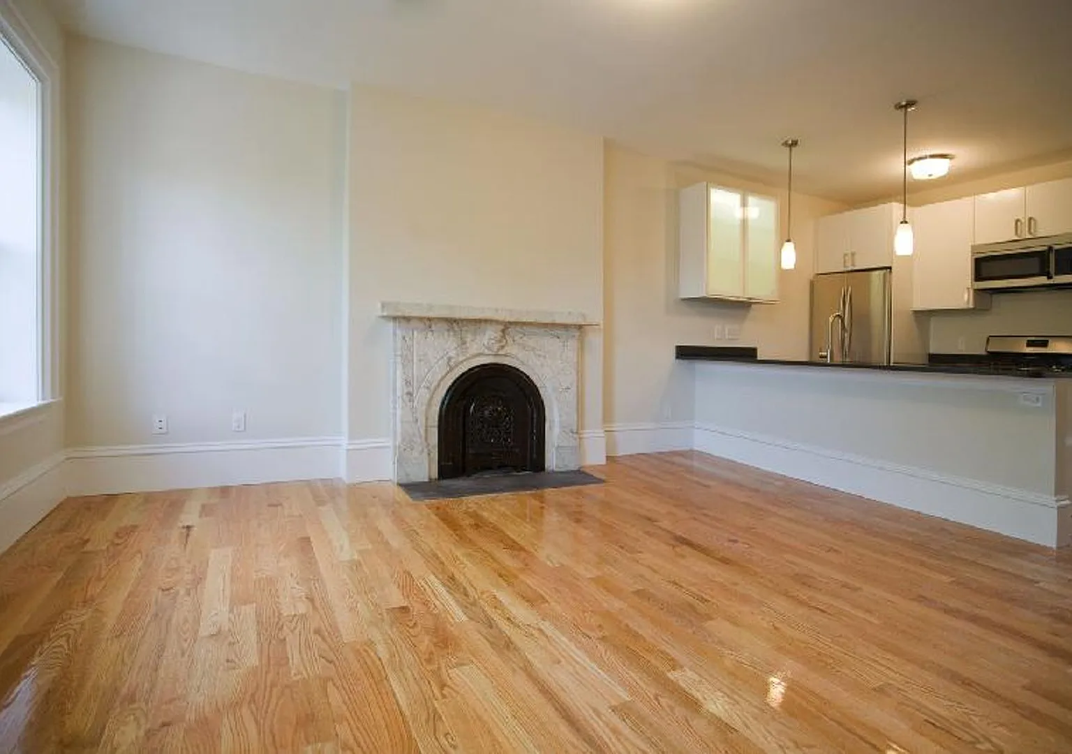 No Brokers Fee. Central Heat/AC, In-Unit Washer and Dryer, Parking for Rent, High-End Kitchen App... — Photo 2