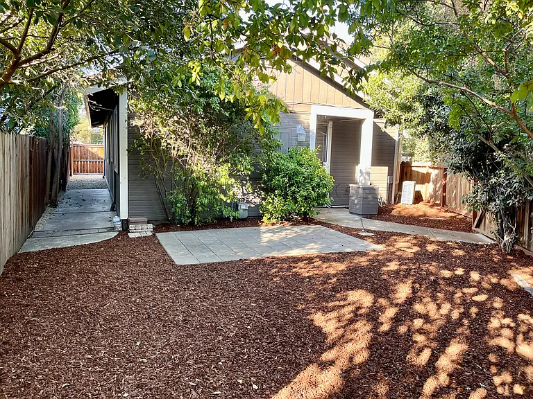 2460 Halsey Cir — Photo 4
