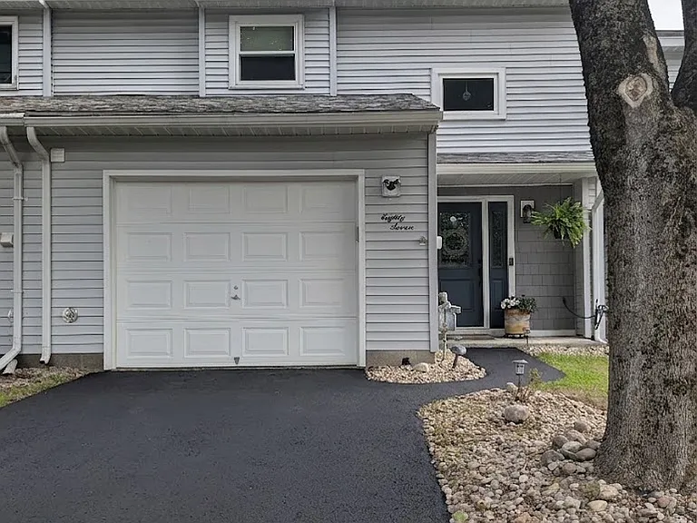87 Tallow Wood Dr — Photo 1