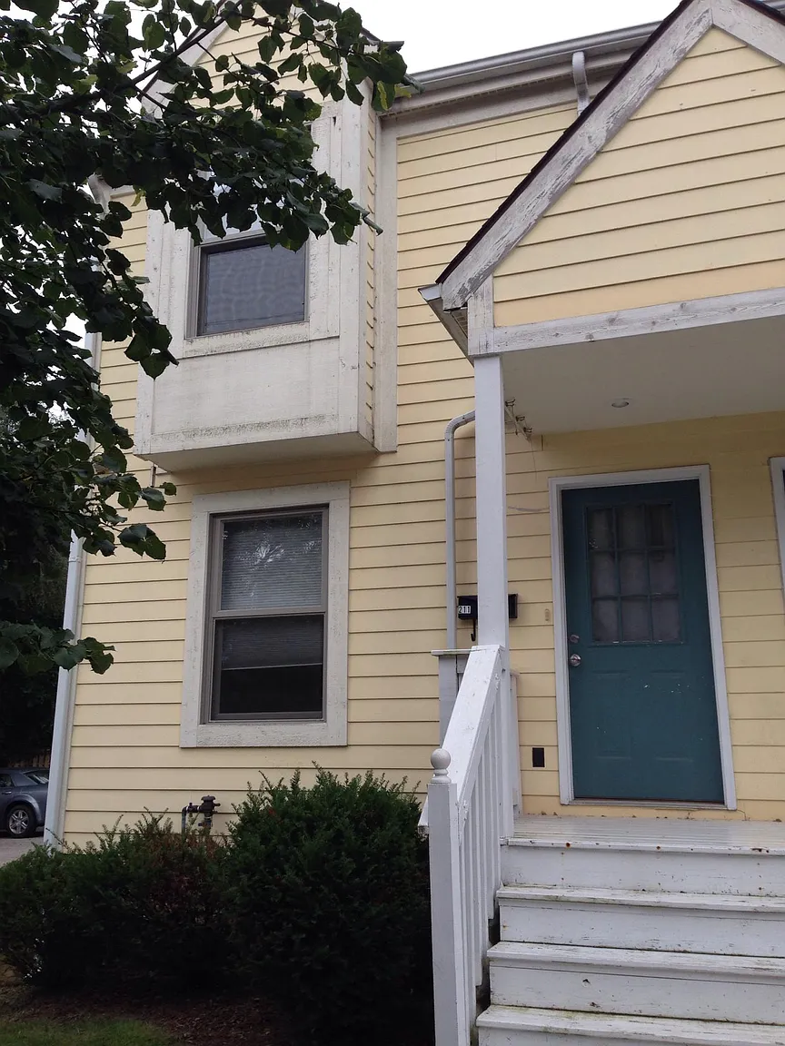 211 Arcade St photo 1