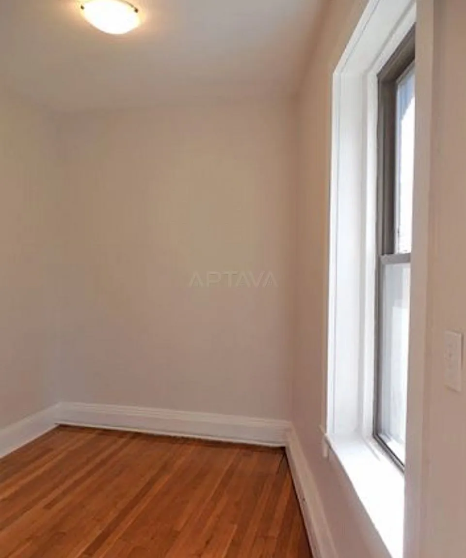 3 bed, $3,200 — Photo 2