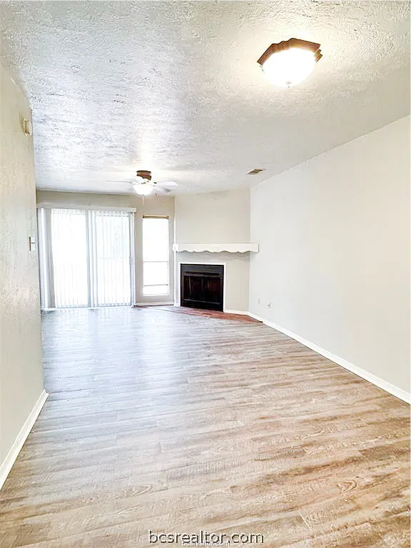 2 bed, 1060 sqft, $1,200 — Photo 4