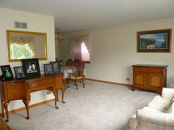 2nd image of 503 E Shag Bark Ln