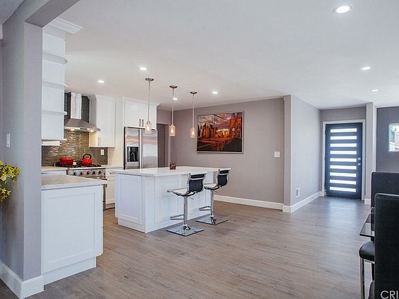 5th image of 8021 Variel Ave