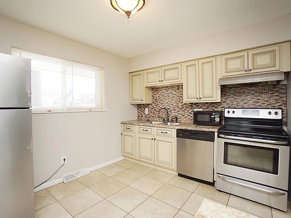 4th image of 335 Anders Ct