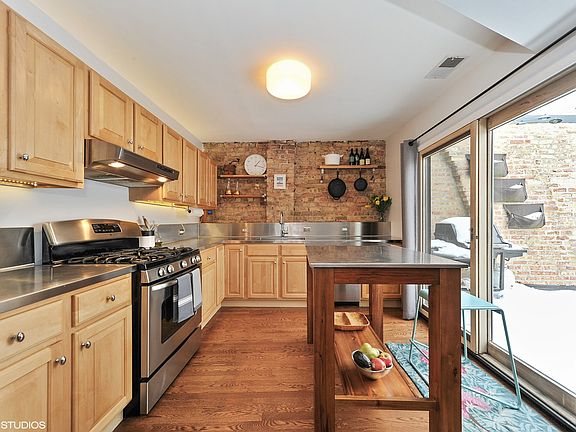 5th image of 1034 N Milwaukee Ave Suite 4