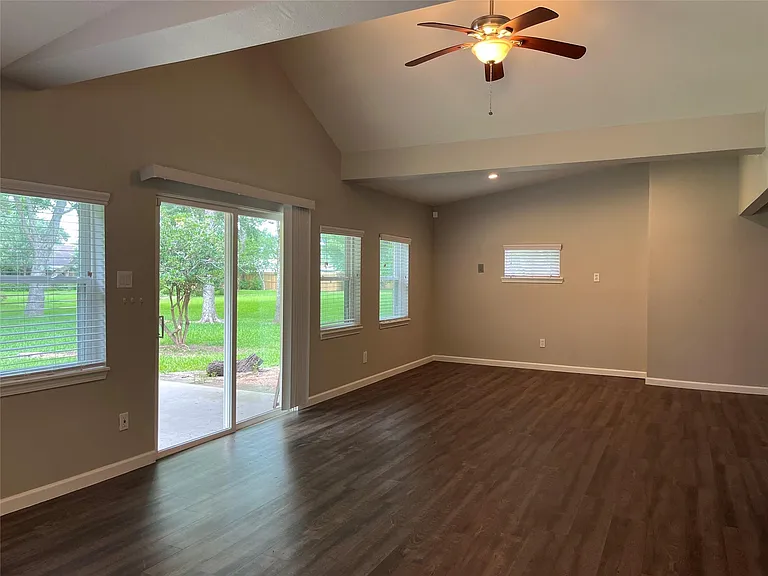 304 S Shadowbend Ave — Photo 15