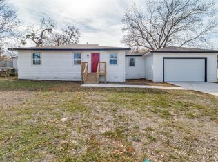 305 W Thomas St, Leonard, TX 75452