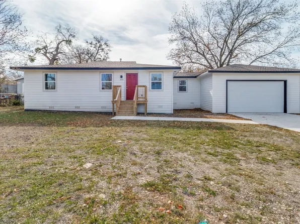 305 W Thomas St, Leonard, TX 75452