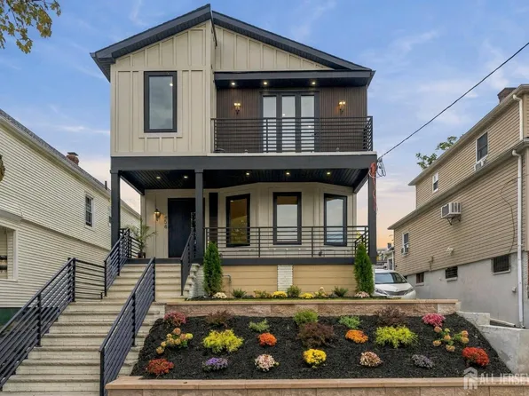 458 Lawrie St, Perth Amboy, NJ 08861