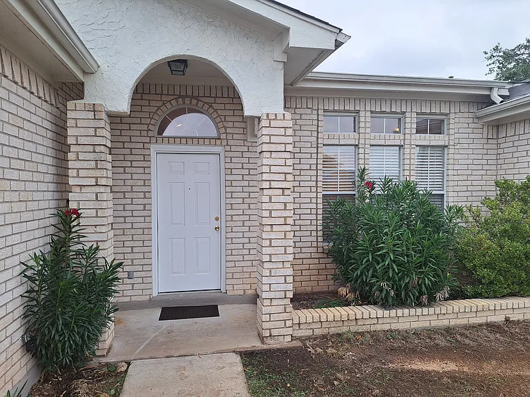 21604 Boggy Ford Rd — Photo 2