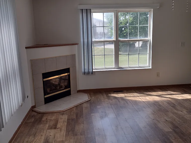758 Hampton Ct #3 — Photo 4