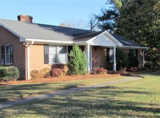 6125 Salem Chapel Rd, Walnut Cove, NC 27052