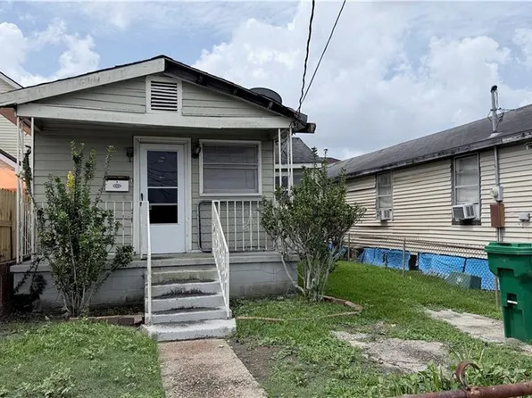 1306 Romain St, Gretna, LA 70053