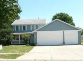 1071 Westview Dr, Elk Grove Village, IL 60007