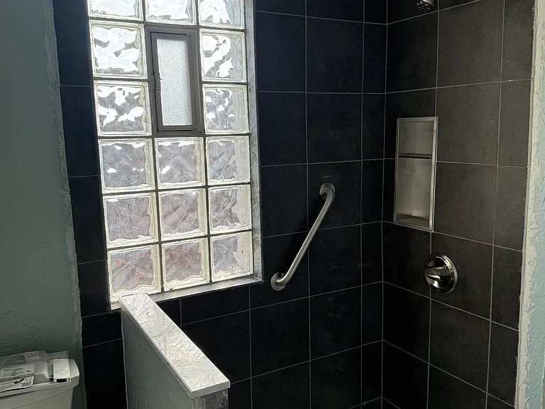 New Shower_glass is now installed, new pics coming soon.