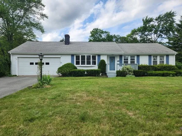 19 Sunset Dr, Northborough, MA 01532