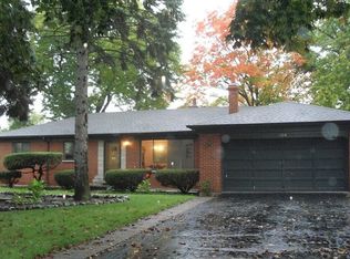 504 S Busse Rd, Mount Prospect, IL 60056